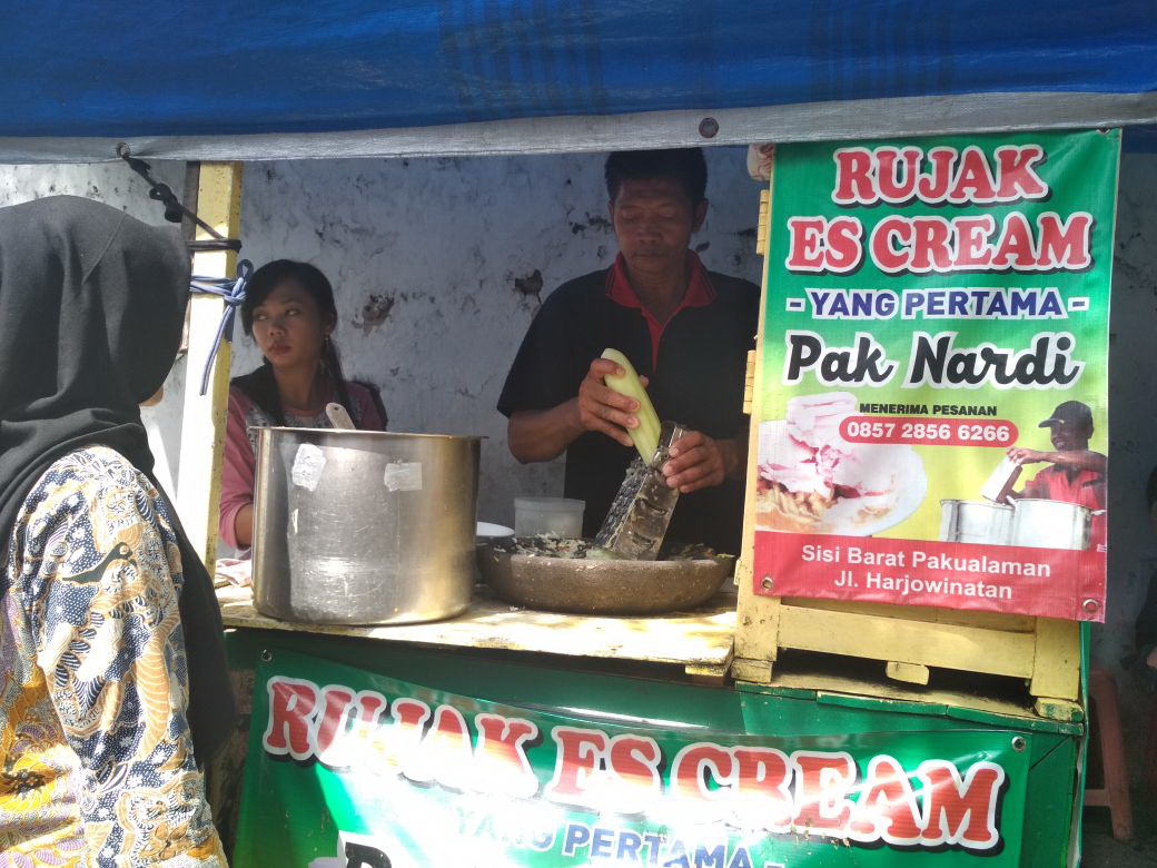 Rujak Es Cream Pak Nardi Pakualaman